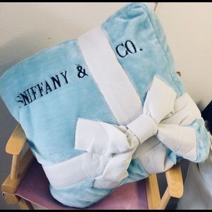 Sniffany N Company designer dog bed!