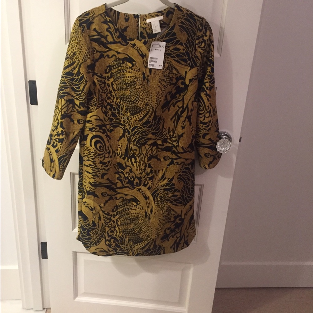 Cute H&M mini dress. Sixty styles print.