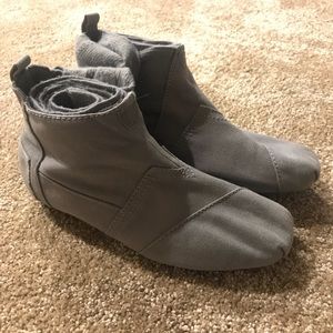 Toms wrap boots -gray