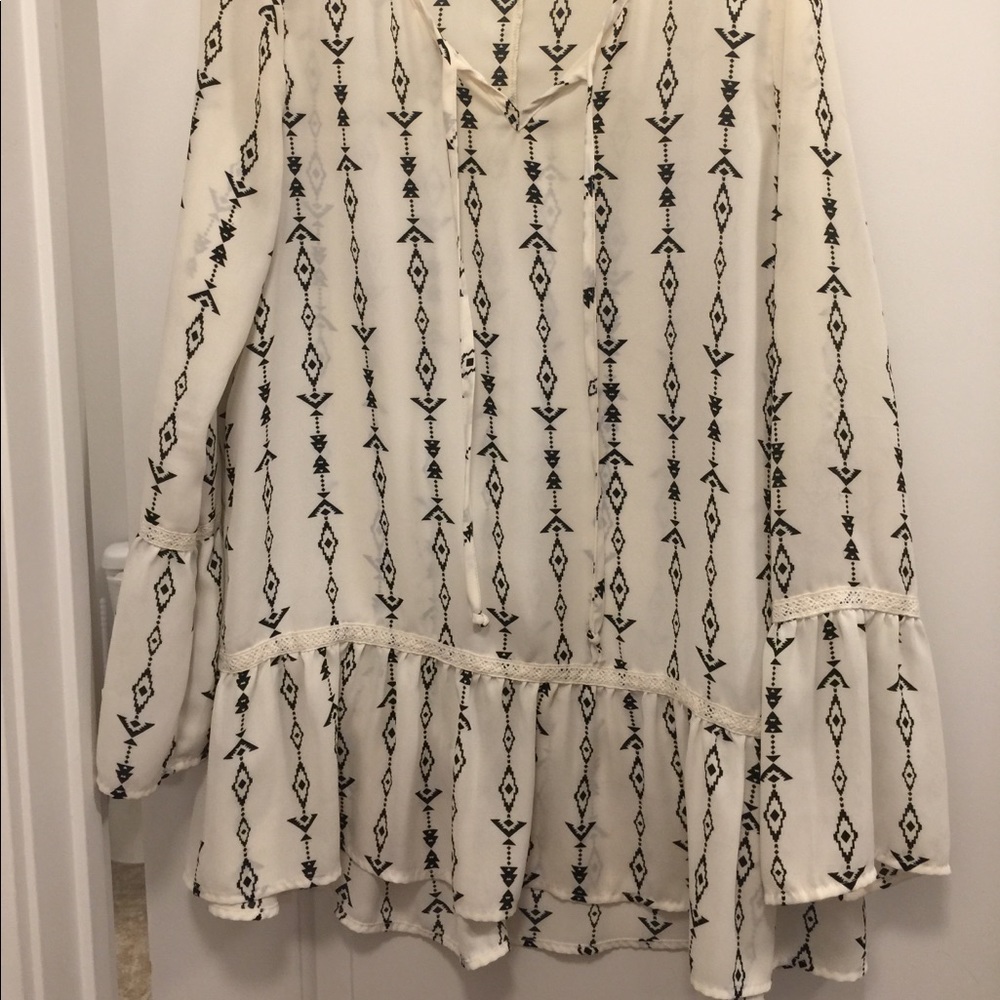 Bell long sleeve, white and black top.