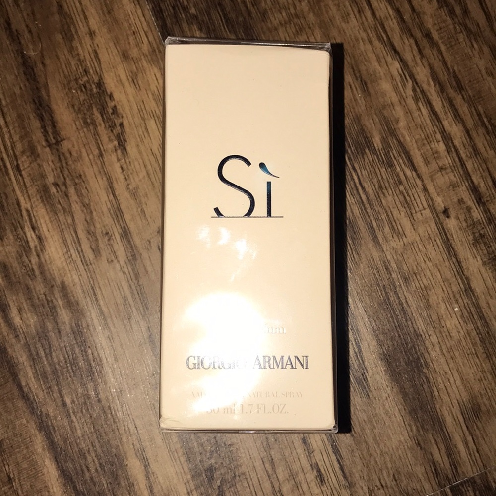Si perfume for women