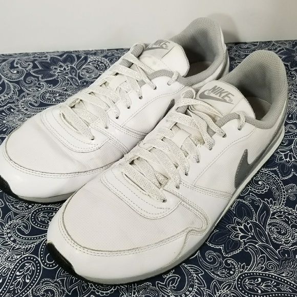Nike Shoes - NIKE Sz 10.5 Women's White & Silver Athletic Shoes