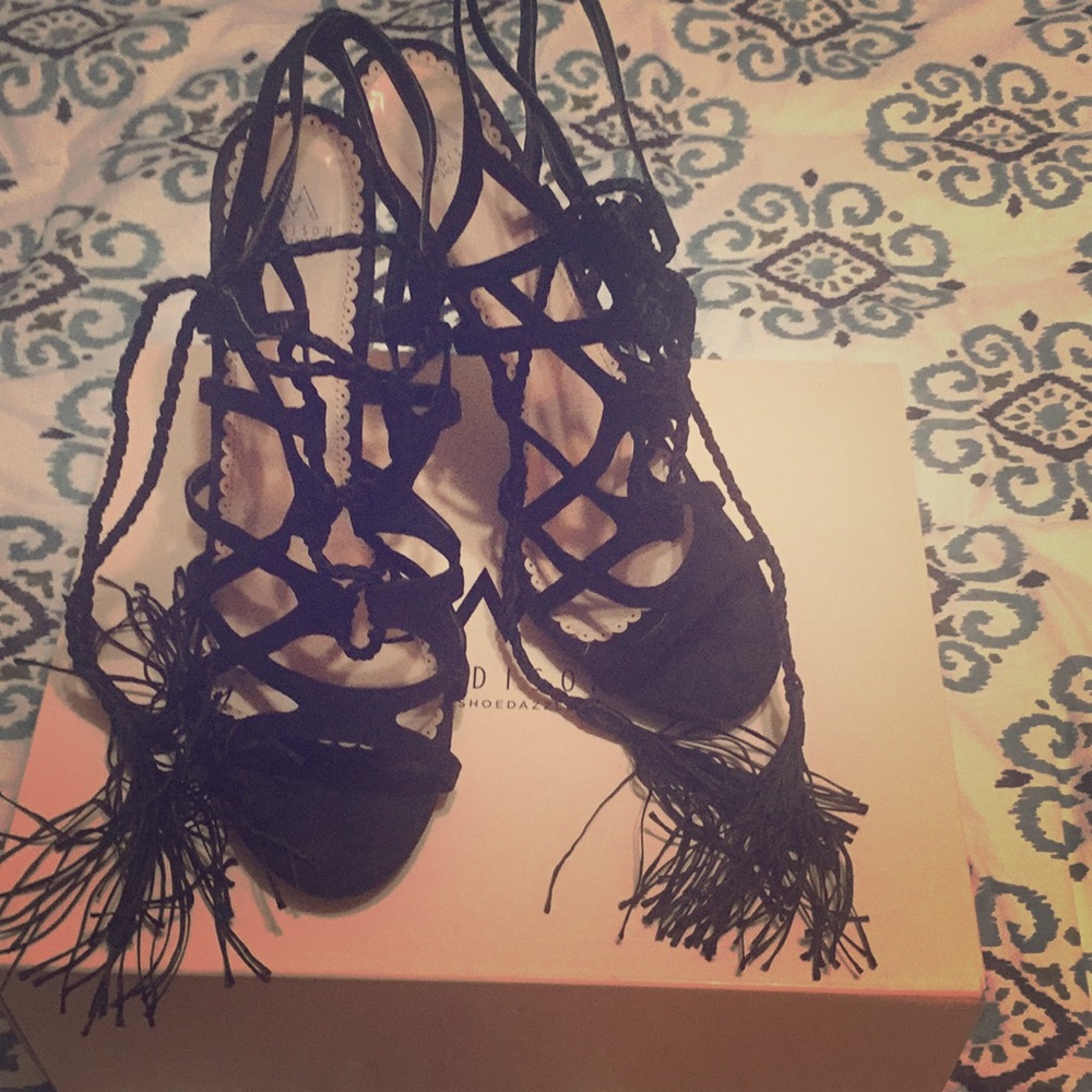 Fringe black heels