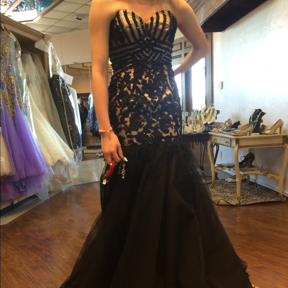 Envious Couture Prom Formal Gown - Size 4