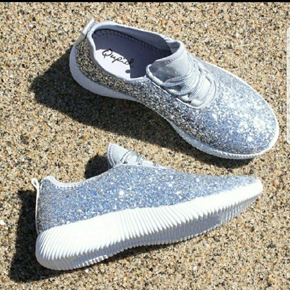❤ NIB  GLITTER  BOMB SNEAKER DIAMONDS - Picture 3 of 5