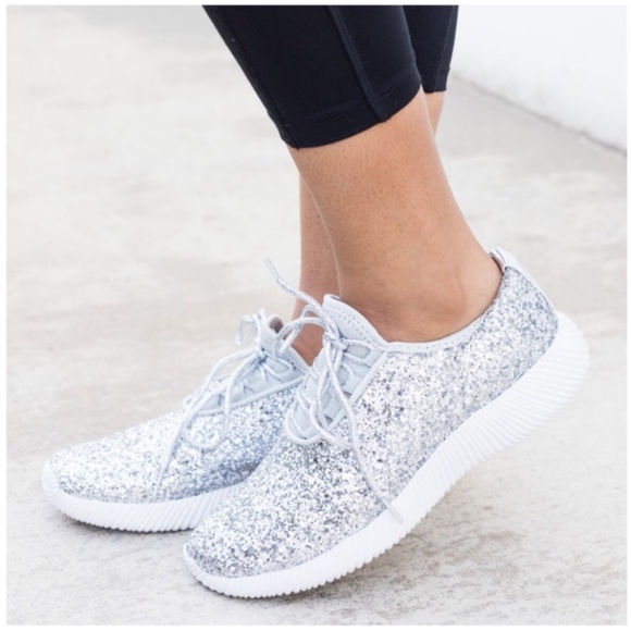 ❤ NIB  GLITTER  BOMB SNEAKER DIAMONDS - Picture 2 of 5