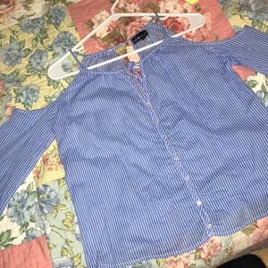 Open shoulder button down 💙