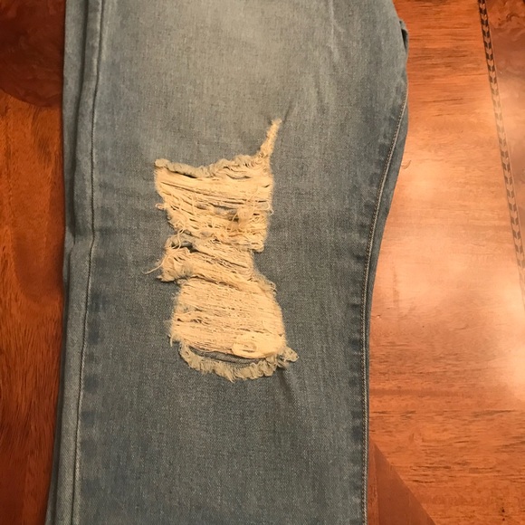 Cute O2 distressed jeans - Picture 2 of 5