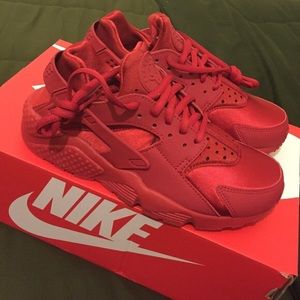 Red huaraches