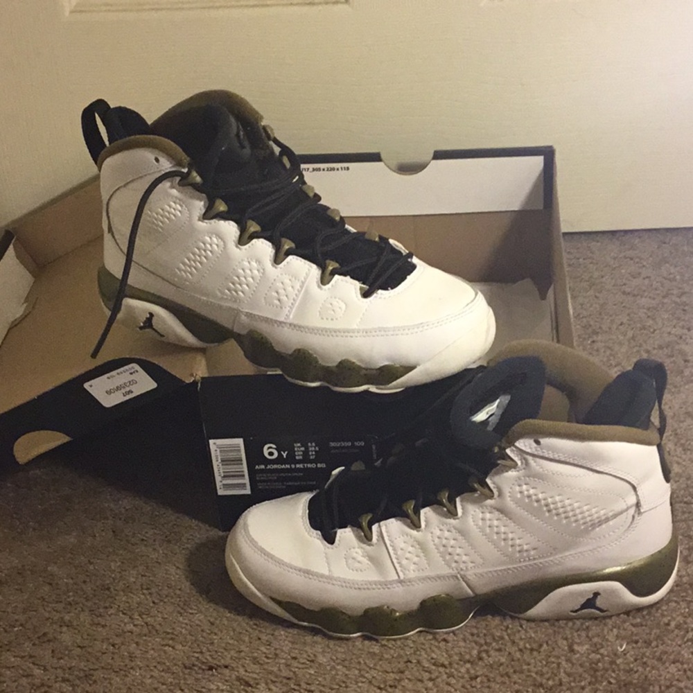 Air Jordan Retro 9 BG