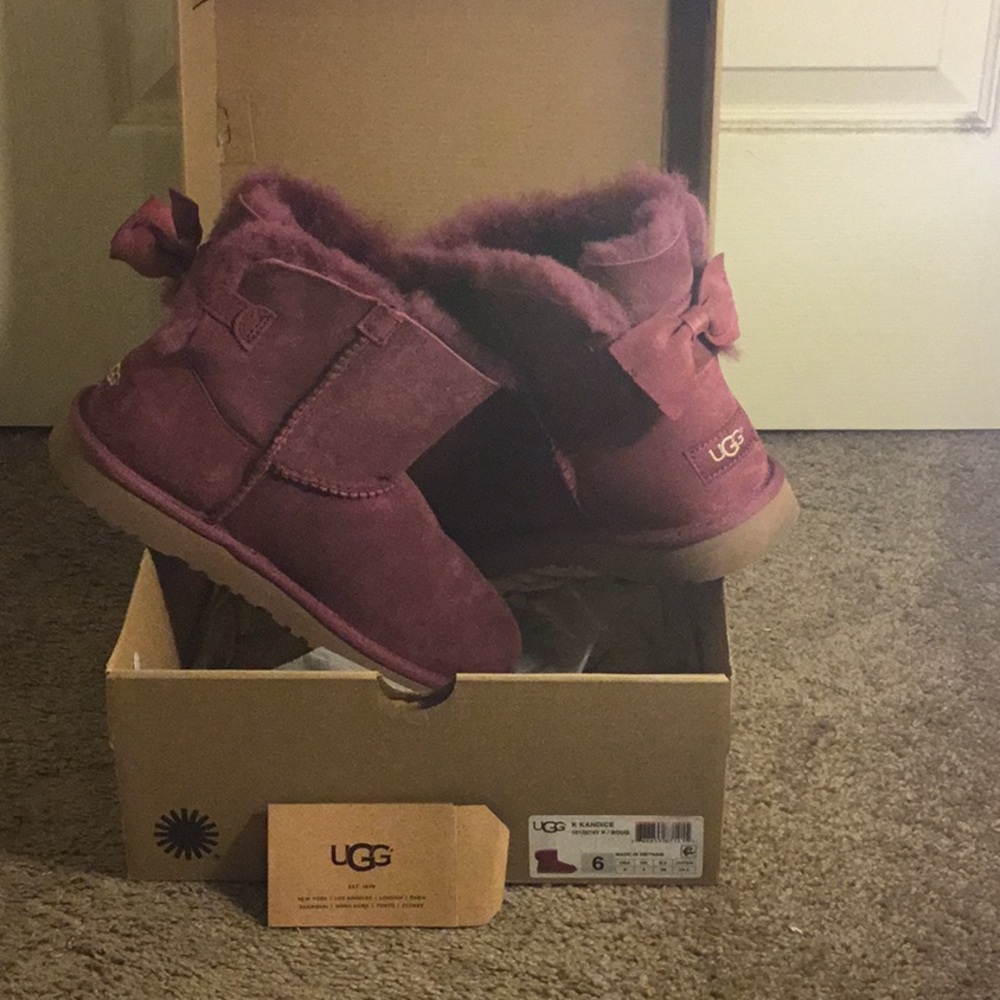 Short Dark Fuchsia UGG with Bow