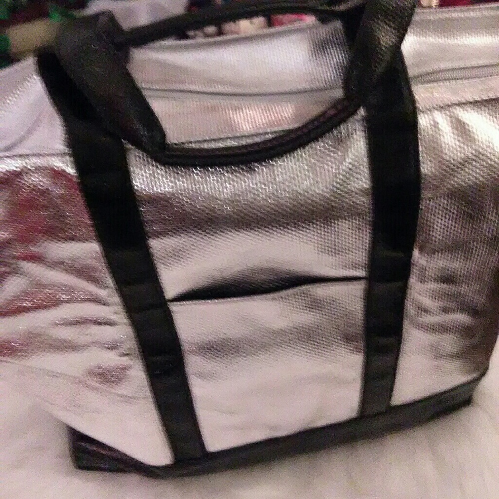 Totes - Picture 2 of 3