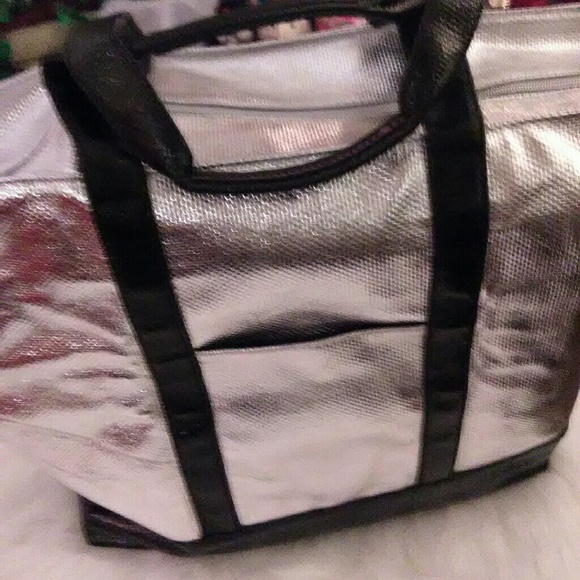 Totes - Picture 2 of 3