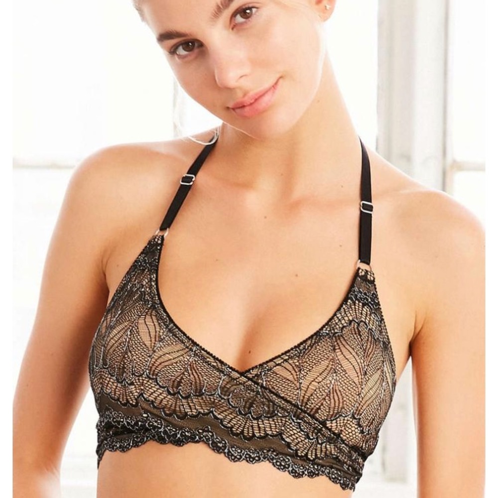 Madalynne x UO Sierra Bra