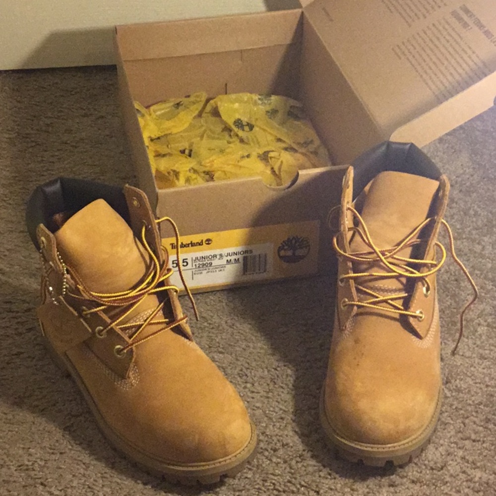 😊SOLD😊Timberlands👞👞 - Picture 2 of 5