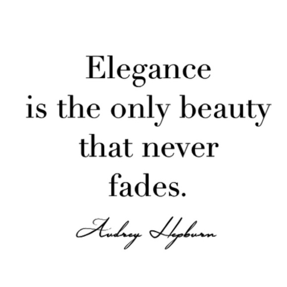 🍃🌹"E l e g a n c e"🌹🍃~Audrey Hepburn❤️ - Picture 1 of 1