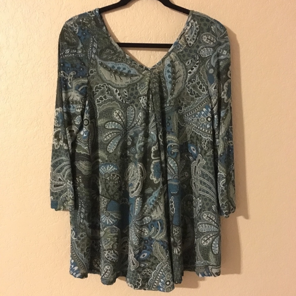 ❤️ SALE ❤️ Size 2XL Paisley Swing Top