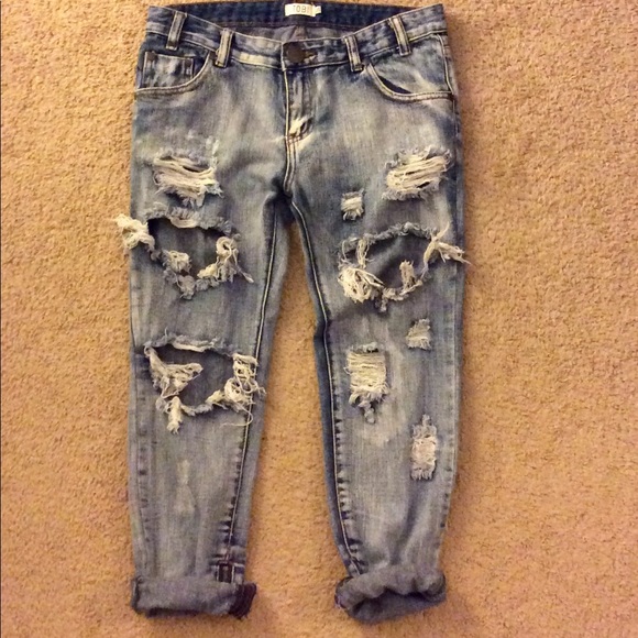 *SOLD* Distressed jeans - Picture 1 of 5