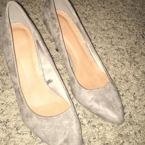 Forever 21 grey suede pumps