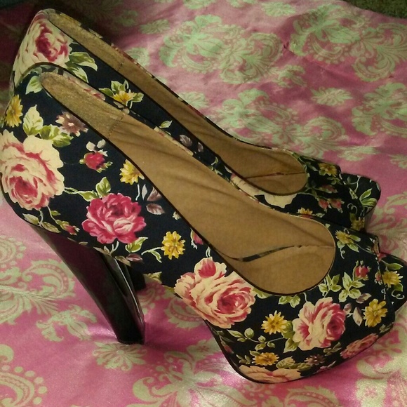 *SALE* Rose D Heels - Picture 2 of 7