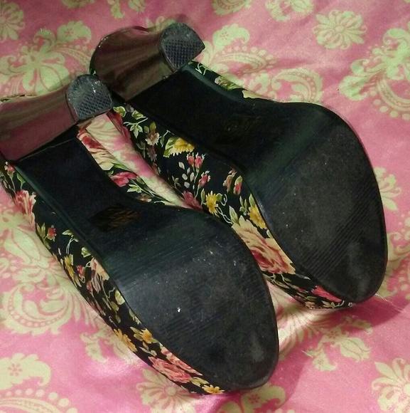 *SALE* Rose D Heels - Picture 5 of 7