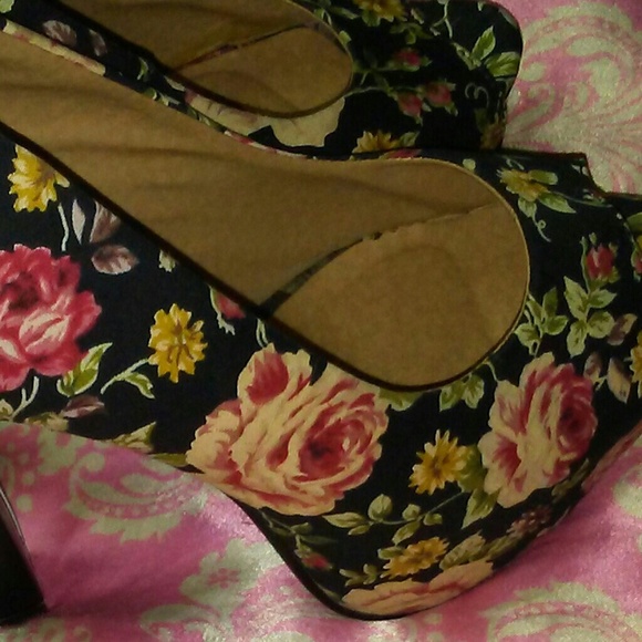 *SALE* Rose D Heels - Picture 6 of 7