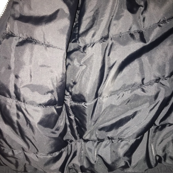 Like New Women’s Columbia Rain Jacket - Picture 3 of 4
