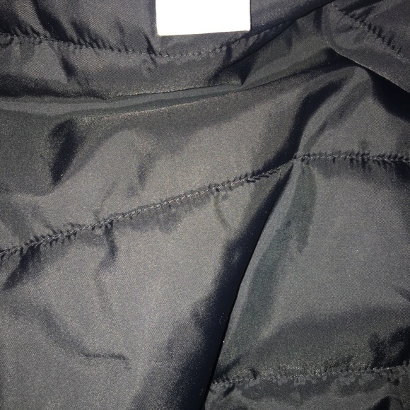 Like New Women’s Columbia Rain Jacket - Picture 4 of 4