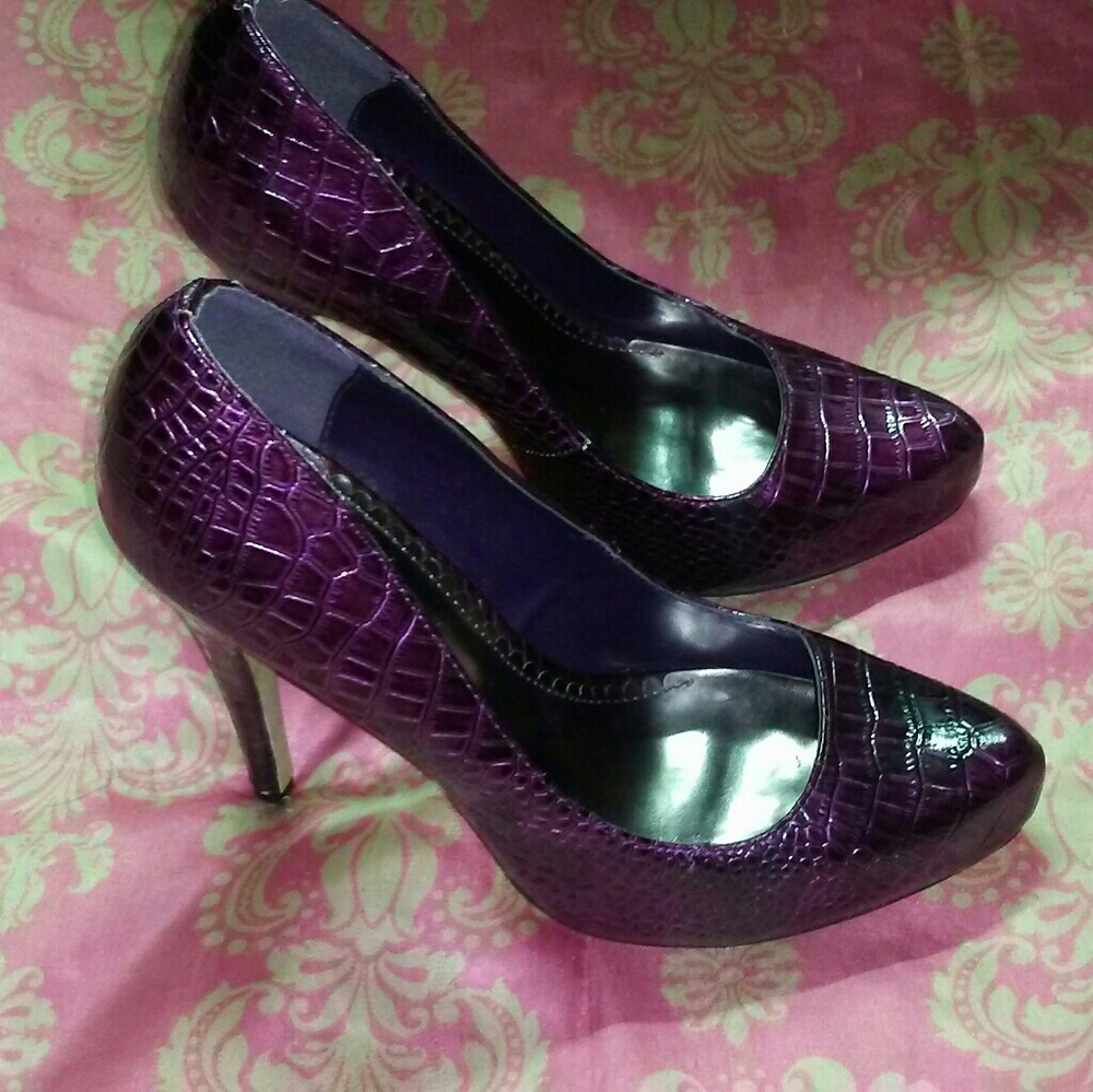 ✨Faux Purple Snake Skin Heels