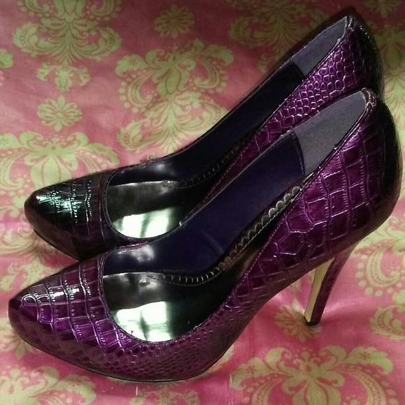 ✨Faux Purple Snake Skin Heels - Picture 2 of 6