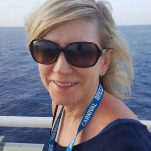 Meet your Posher, Denise