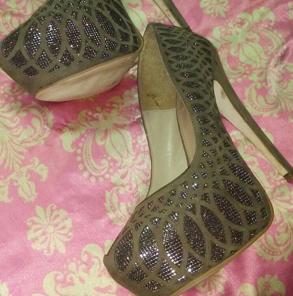 *SALE* Fabulous Patterned Heels - Picture 2 of 8