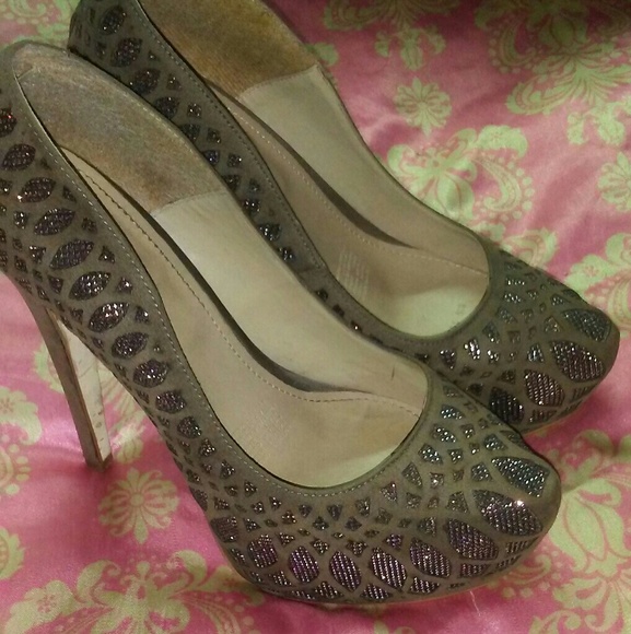 *SALE* Fabulous Patterned Heels - Picture 3 of 8
