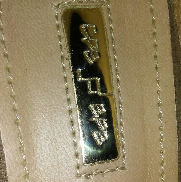 *SALE* Fabulous Patterned Heels - Picture 4 of 8