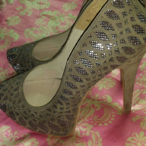 *SALE* Fabulous Patterned Heels - Picture 5 of 8