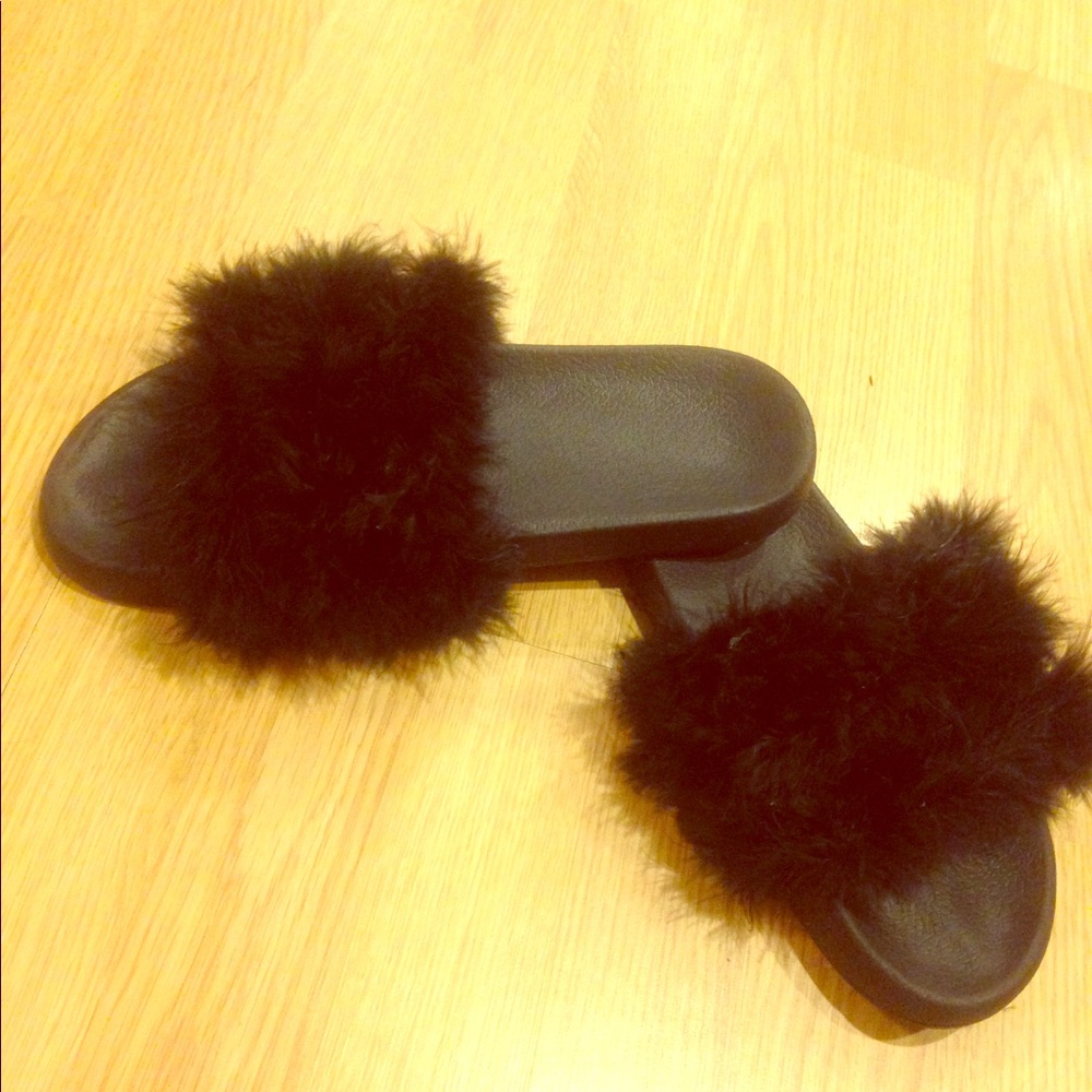 Women fur slides.