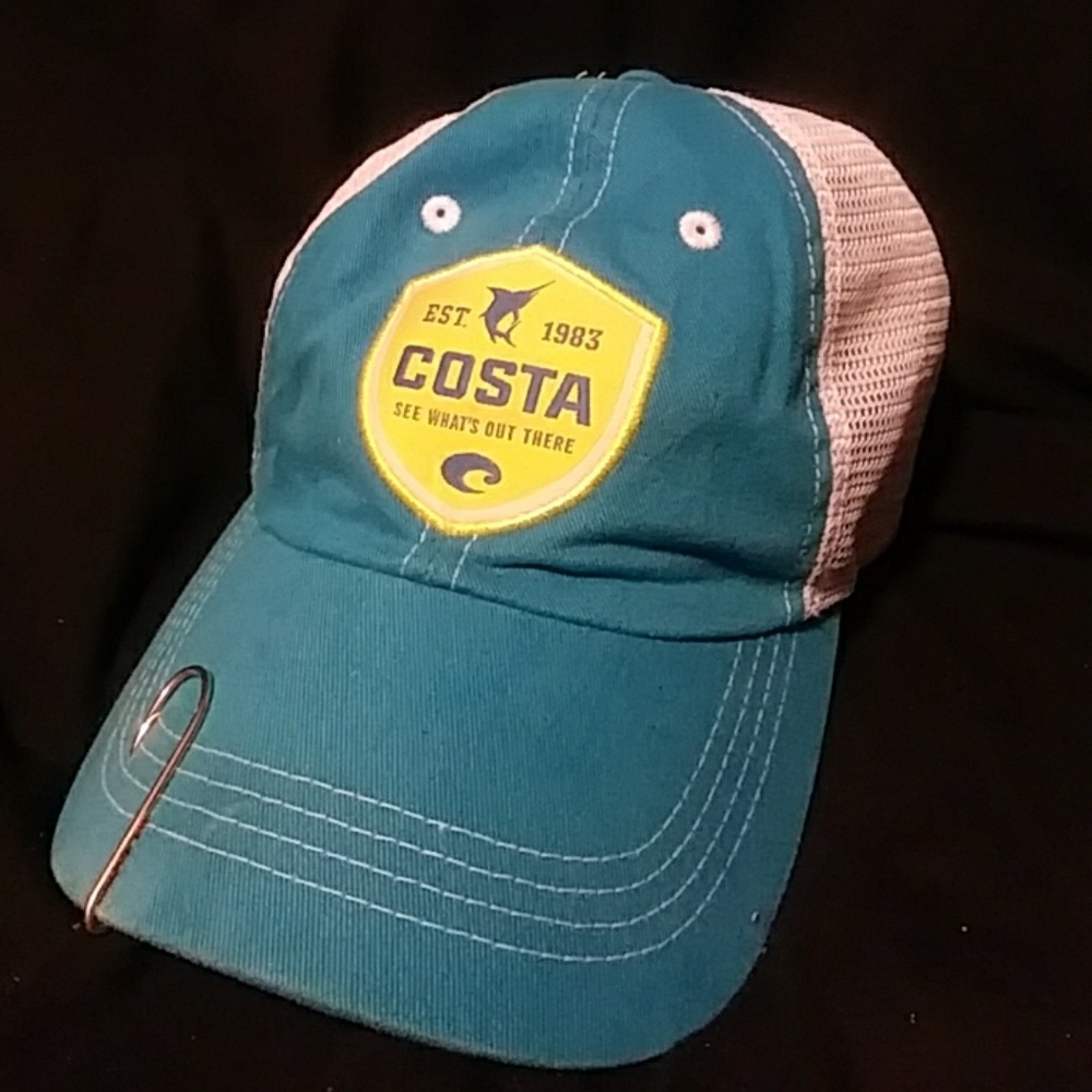 Costa hat with hook pin
