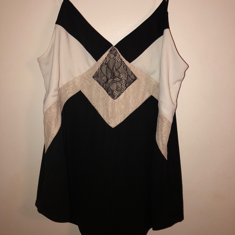 Express top w/ straps in cream/Black and lace