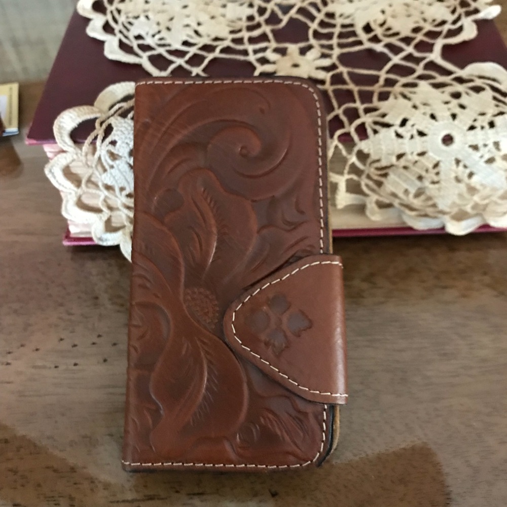 Patricia Nash phone wallet for IPhone 6.  Tooled