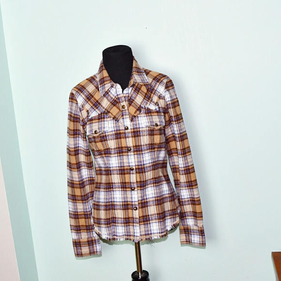 Tops - Super Cute Western Style Fringe Edge Button Down