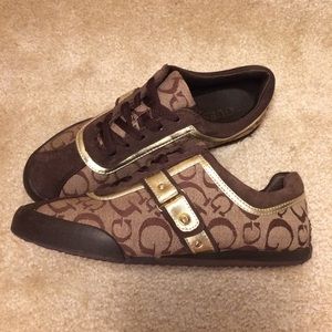 SOLD 💥 Guess woman's brown & gold tennis shoes