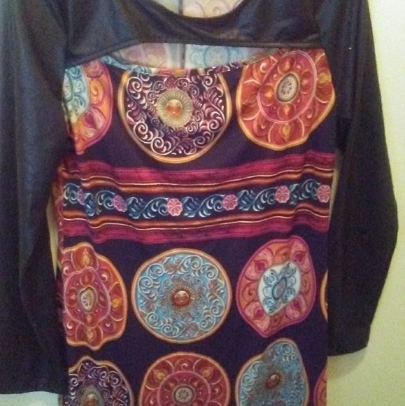 Bodycon dress with cutout neck - Picture 2 of 3