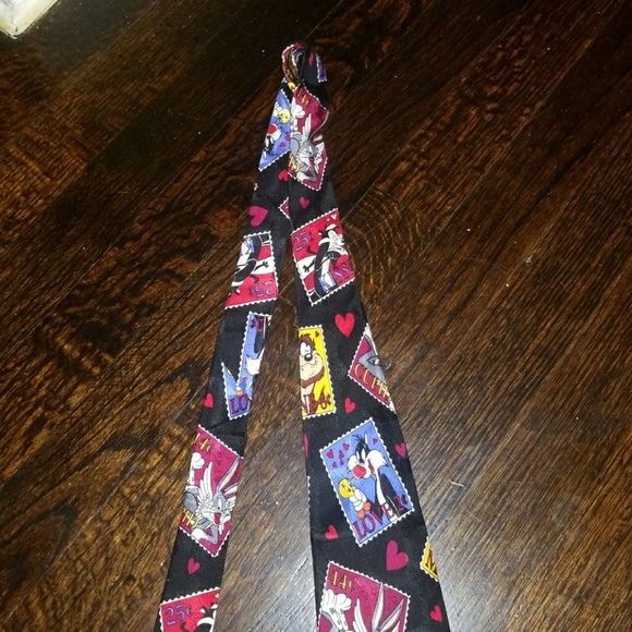 ⭐️ 5/$25 100% Silk Looney Tunes Mania Tie - Picture 3 of 5