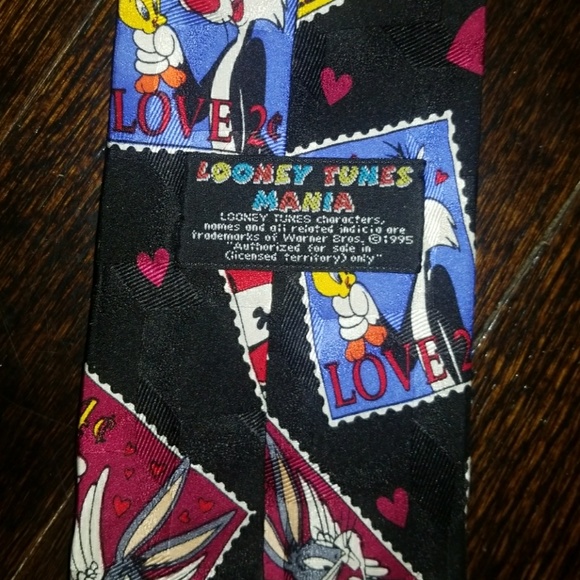 ⭐️ 5/$25 100% Silk Looney Tunes Mania Tie - Picture 4 of 5