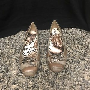 Gianni Bini leather flats - neutral- w ornate toe