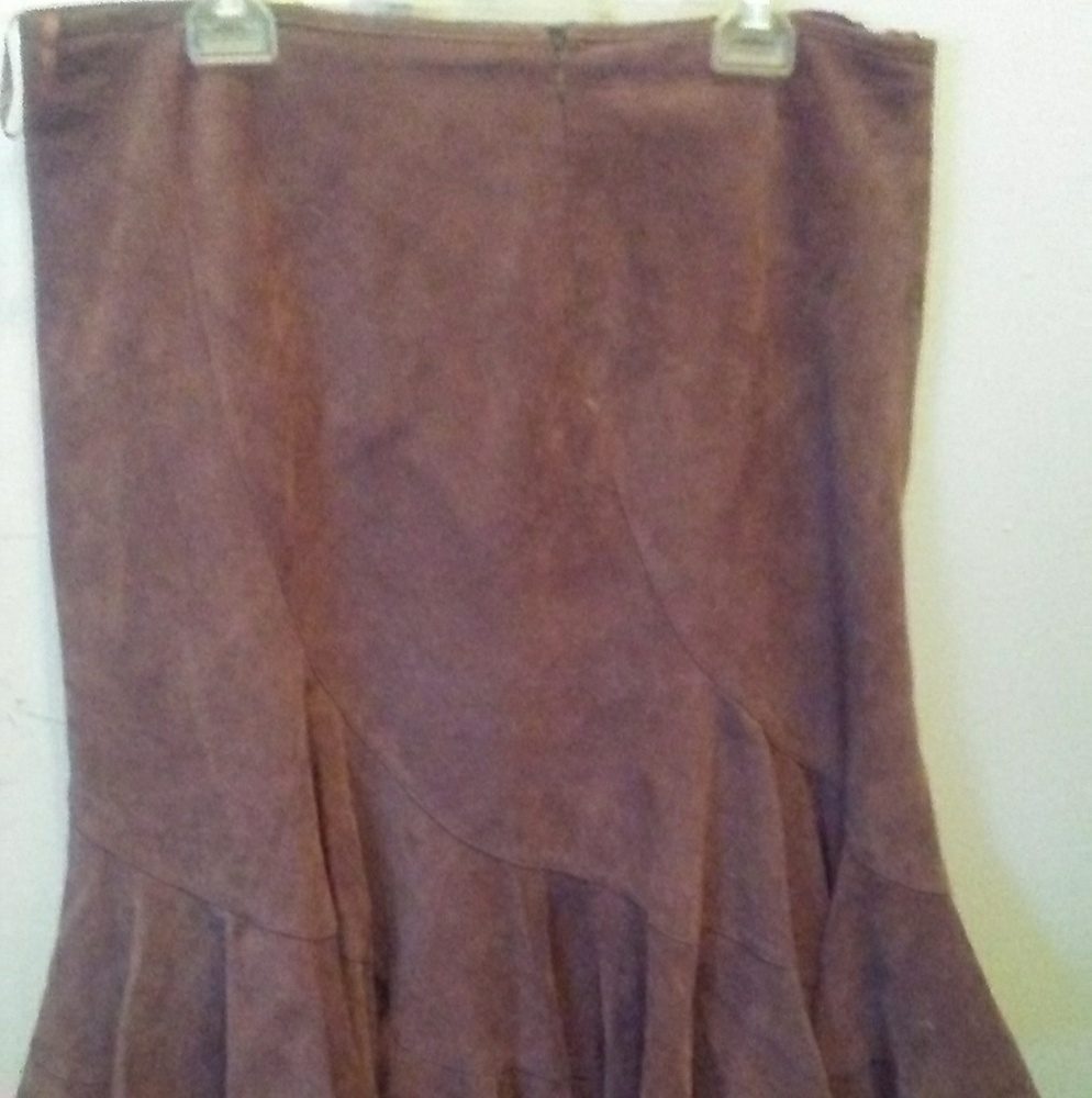 Sued asymetrical skirt