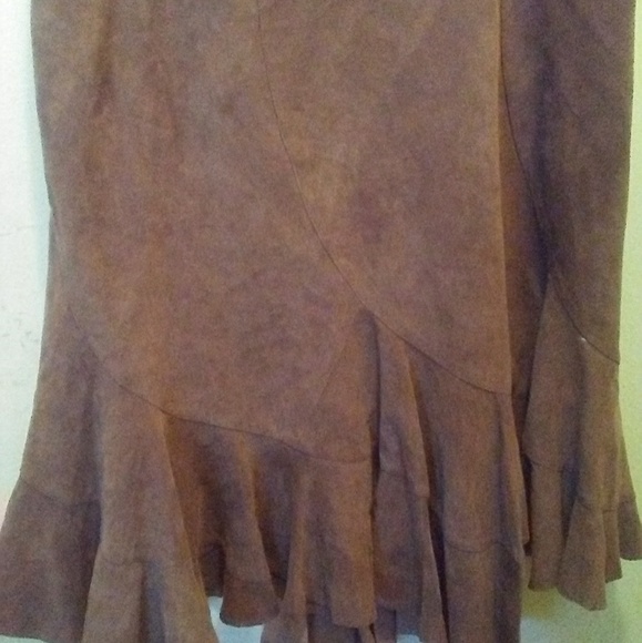 Sued asymetrical skirt - Picture 2 of 2