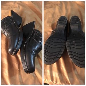 Comfy Black leather Euro Soft by Sofft clogs