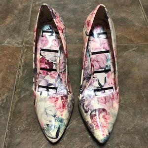 ELLE FLORAL PRINT POINT-TOE PUMPS / SIZE 7 HEELS