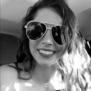 Meet your Posher, Mikayla